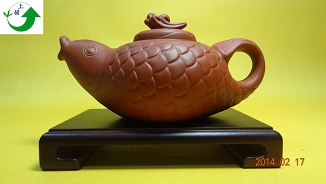 年年有魚(朱泥)